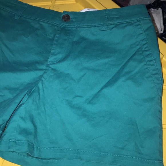 NWT Liz Claiborne Chino Shorts In Green Color sz 12 - Picture 3 of 8